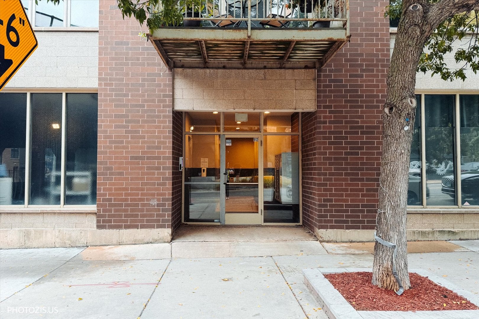 912 W Chicago Avenue 403