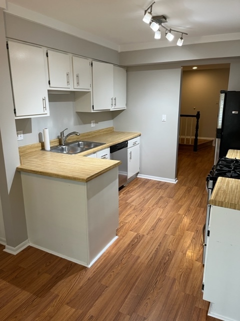 Roselle, Illinois 60172, United States, 2 Bedrooms Bedrooms, ,2 BathroomsBathrooms,Residential,Active,195526