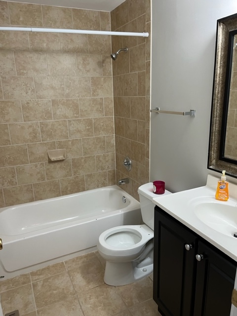 Roselle, Illinois 60172, United States, 2 Bedrooms Bedrooms, ,2 BathroomsBathrooms,Residential,Active,195526