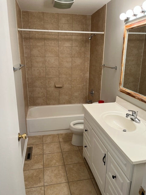 Roselle, Illinois 60172, United States, 2 Bedrooms Bedrooms, ,2 BathroomsBathrooms,Residential,Active,195526