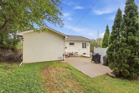 Tiny photo for 917 W Central Park Avenue, Davenport, IA 52804 (MLS # 12769956)