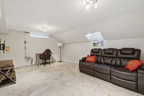 Tiny photo for 917 W Central Park Avenue, Davenport, IA 52804 (MLS # 12769956)