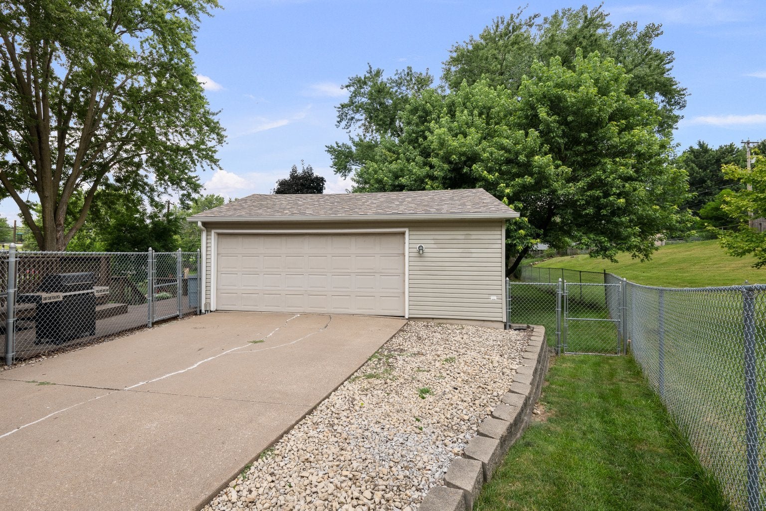 40 PARKLANE Circle