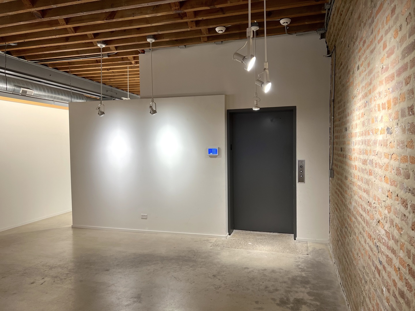 108 W Kinzie Street