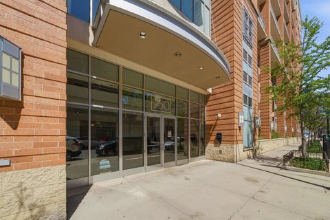 Photo of 950 W Monroe Street #710, Chicago, IL 60607 (MLS # 12656650)