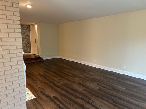 Tiny photo for 1 Oak Brook Club Drive #A105, Oak Brook, IL 60523 (MLS # 12581208)