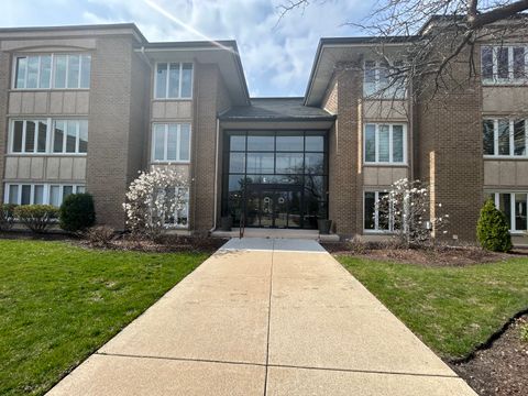 Tiny photo for 1 Oak Brook Club Drive #A105, Oak Brook, IL 60523 (MLS # 12581208)