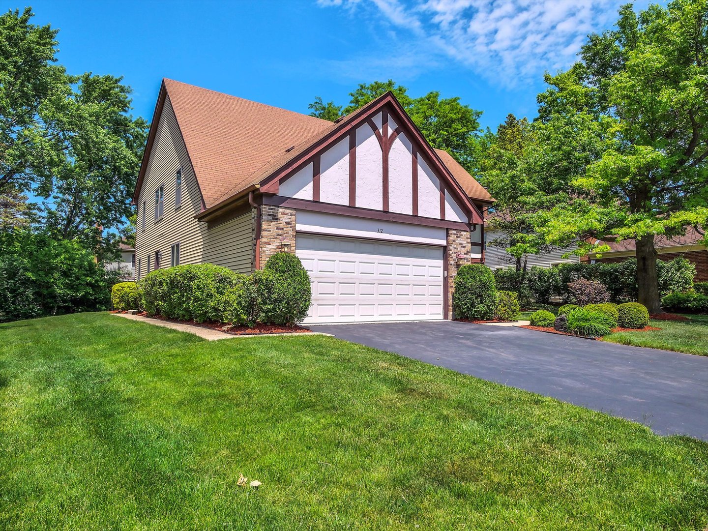 312 W Brampton Lane