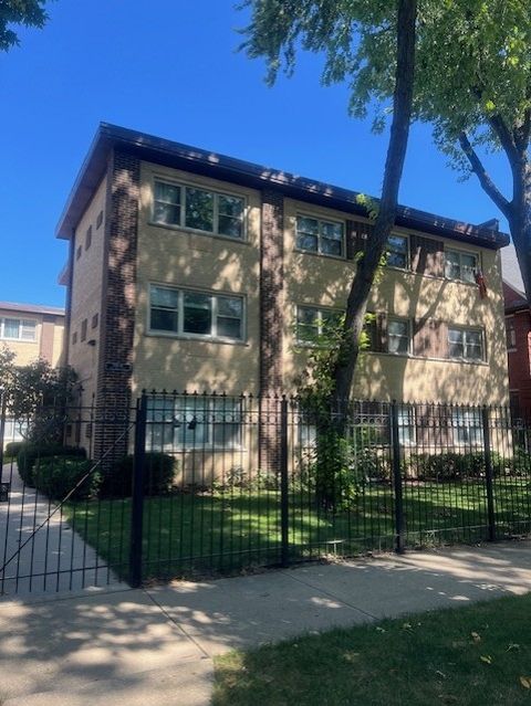 1538 W Chase Avenue 2S Chicago IL 60626