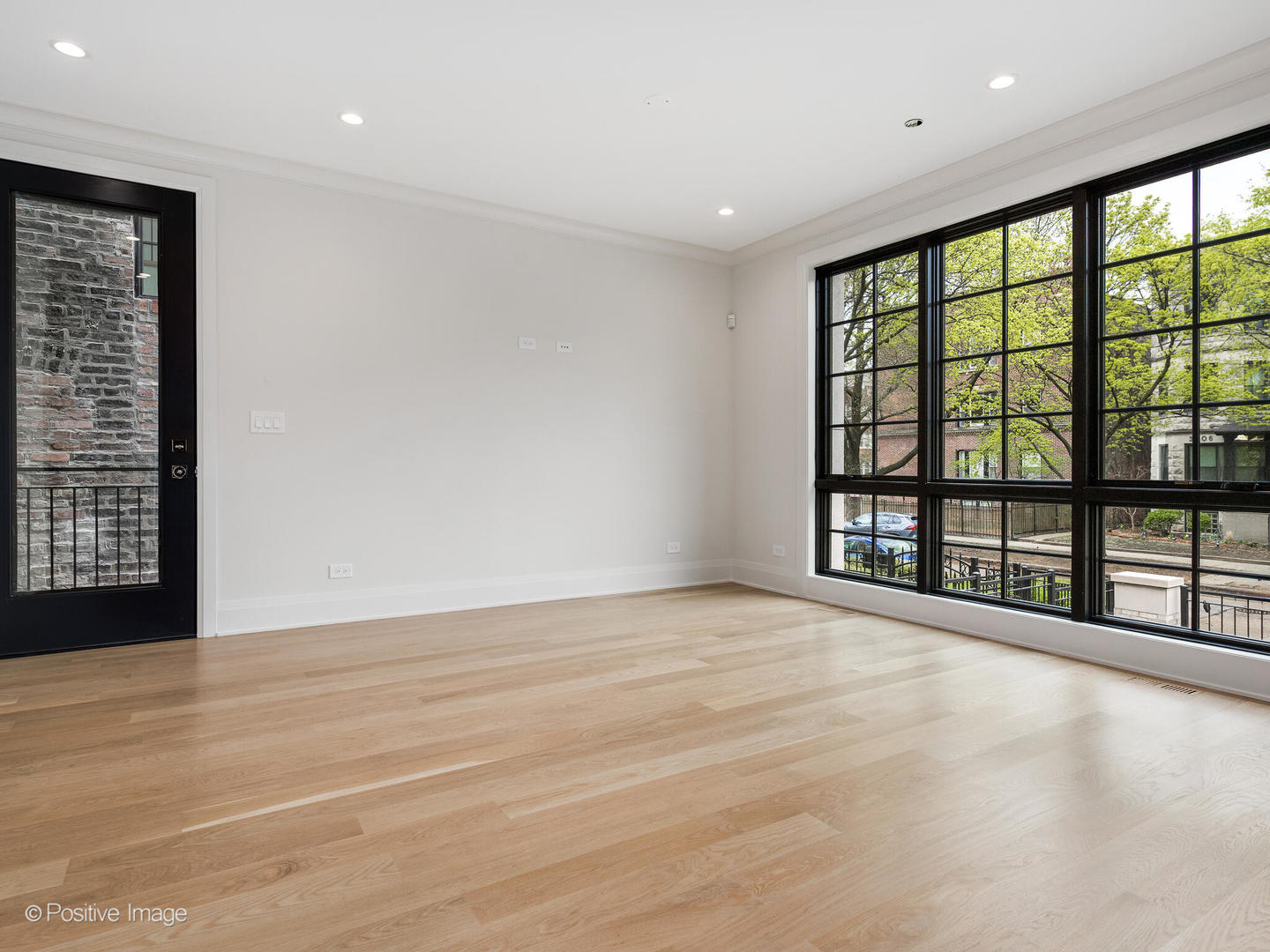 1208 W Wellington Street 1F