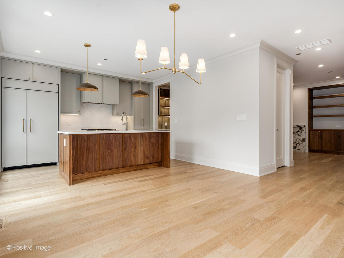 1208 W Wellington Street 1F