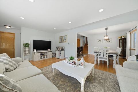 Tiny photo for 8930 Mcvicker Avenue, Oak Lawn, IL 60453 (MLS # 12557909)