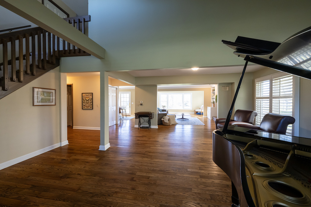 833 Huntleigh Drive