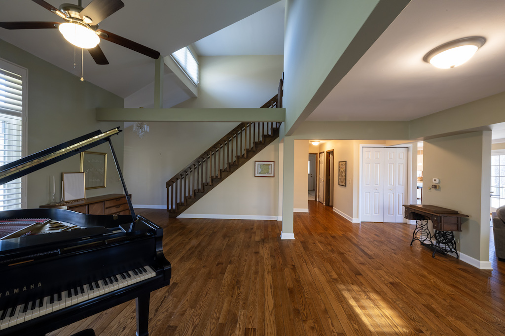 833 Huntleigh Drive