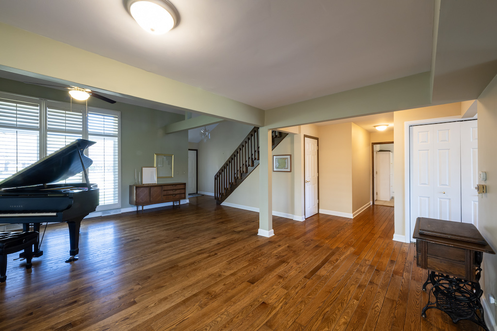 833 Huntleigh Drive