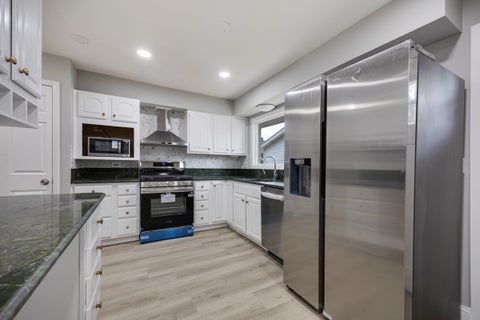 Tiny photo for 574 ridge Avenue, Elk Grove Village, IL 60007 (MLS # 12756848)