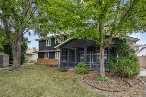 Tiny photo for 574 ridge Avenue, Elk Grove Village, IL 60007 (MLS # 12756848)