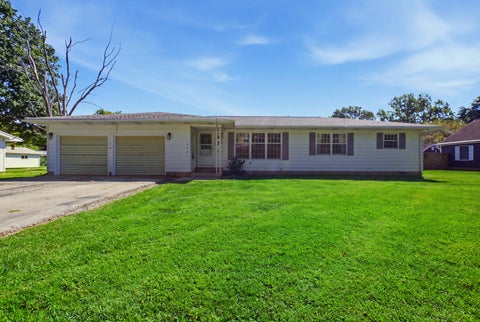 Photo of 218 N Kansas Street, Atwood, IL 61913 (MLS # 12754501)