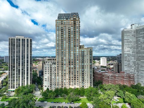 2550 N Lakeview Avenue S2502 Chicago IL 60614