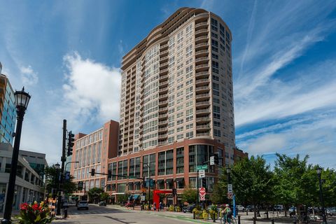 Photo of 807 Davis Street #1907, Evanston, IL 60201 (MLS # 12472300)