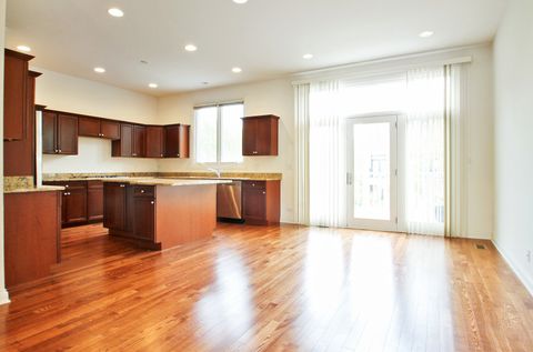 Tiny photo for 1891 Admiral Court #79, Glenview, IL 60026 (MLS # 12517571)