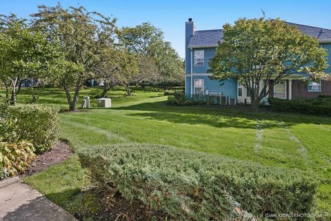 Tiny photo for 121 Crescent Lane #121, Schaumburg, IL 60193 (MLS # 12519802)