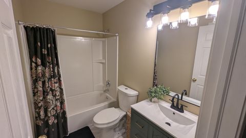 Tiny photo for 121 Crescent Lane #121, Schaumburg, IL 60193 (MLS # 12519802)