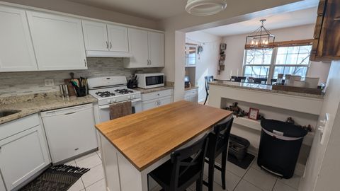 Tiny photo for 121 Crescent Lane #121, Schaumburg, IL 60193 (MLS # 12519802)