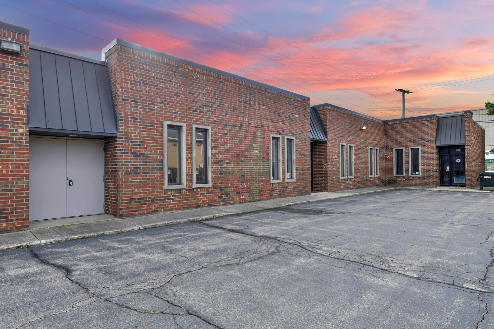 24 S Des Plaines River Road