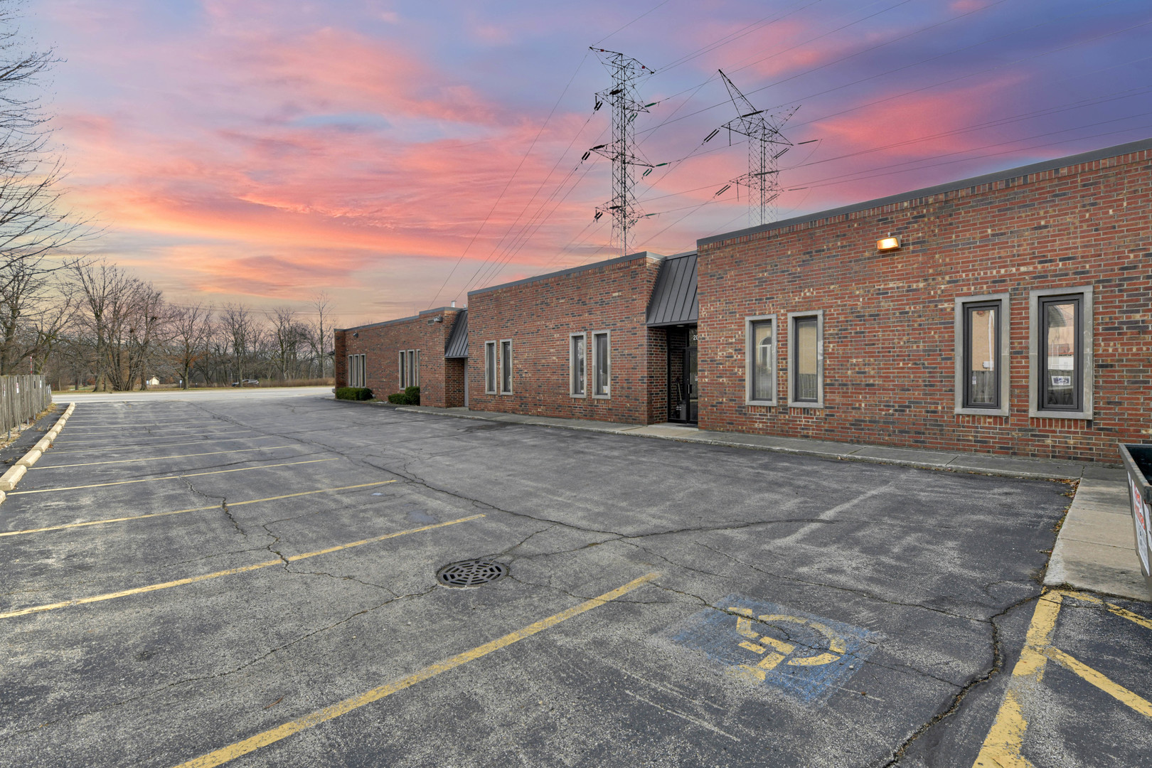 24 S Des Plaines River Road