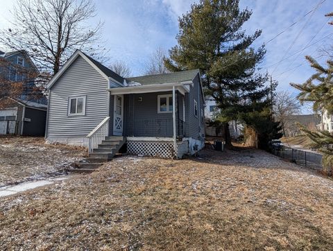 Tiny photo for 928 Farnam Street, Davenport, IA 52803 (MLS # 12557359)