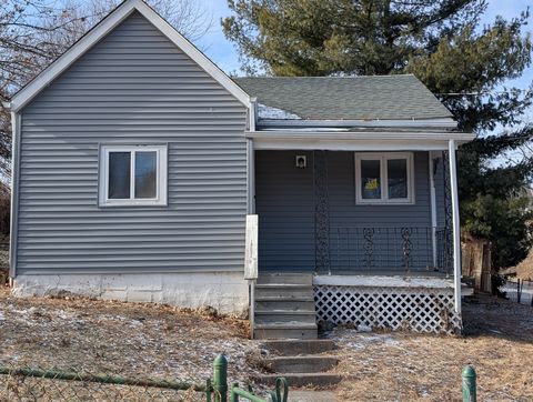 Photo of 928 Farnam Street, Davenport, IA 52803 (MLS # 12557359)