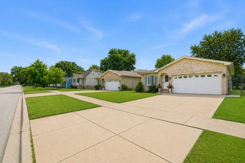Tiny photo for 7516 Odell Avenue, Bridgeview, IL 60455 (MLS # 12698352)