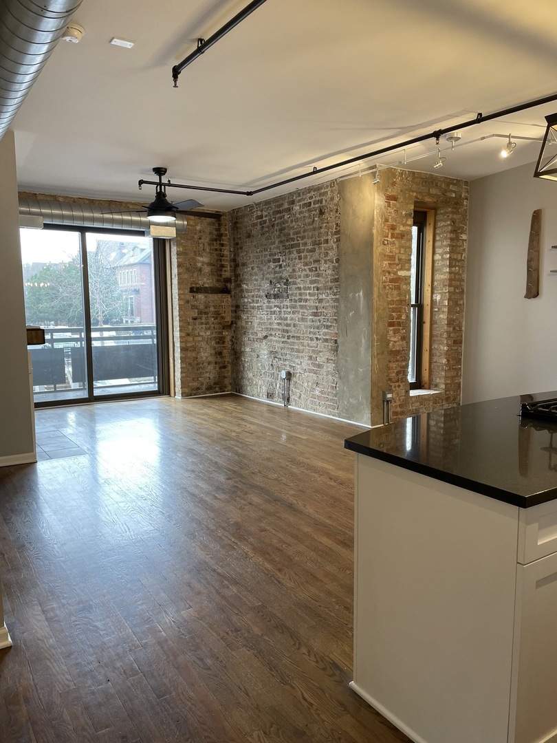 1735 W Diversey Parkway 205