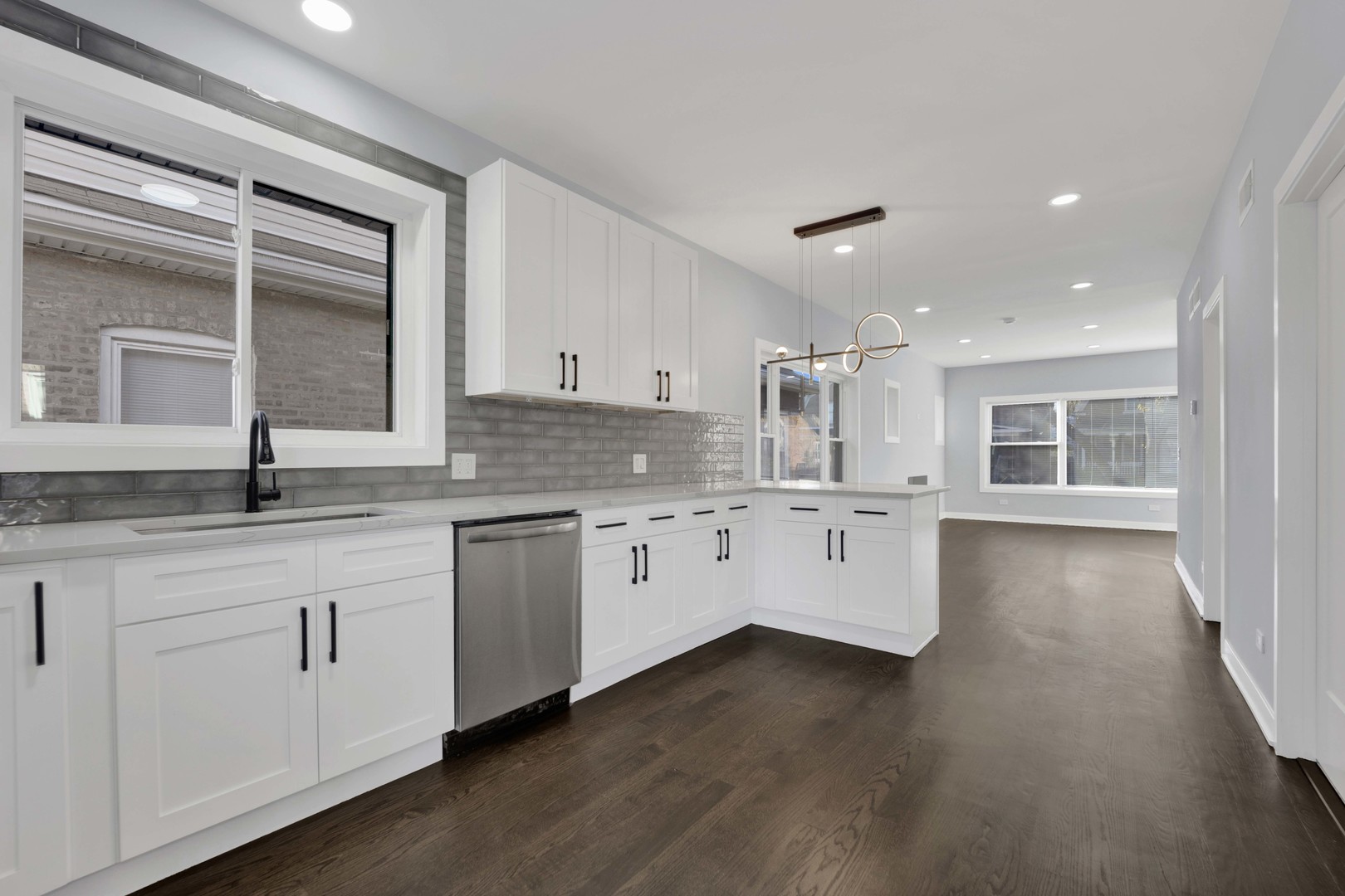 1047 N Saint Louis Avenue