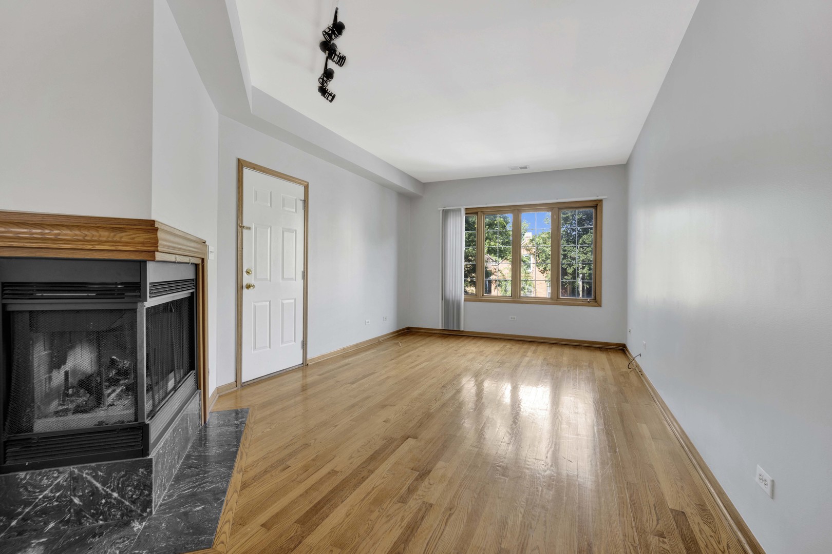 1339 N Greenview Avenue 2