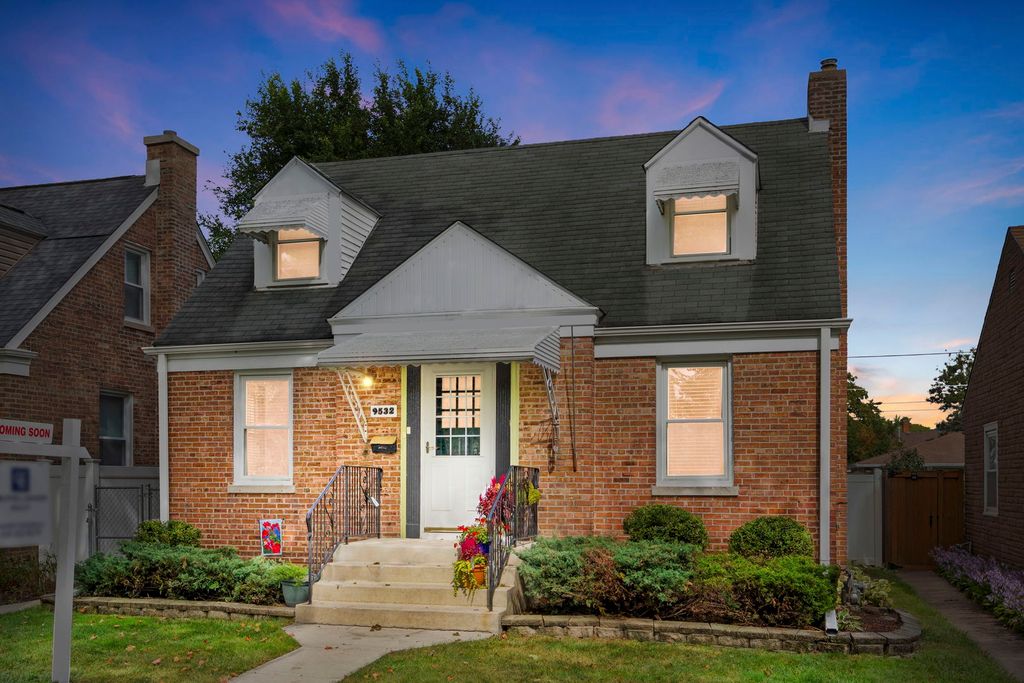 Photo for 9532 Jackson Avenue, Brookfield, IL 60513 (MLS # 12476301)