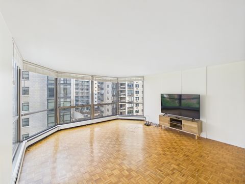 Tiny photo for 1310 N Ritchie Court #7D, Chicago, IL 60610 (MLS # 12441023)