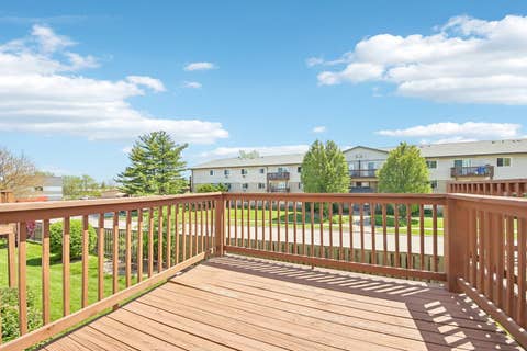Tiny photo for 673 E FOUNTAINVIEW Drive #673, Mundelein, IL 60060 (MLS # 12687302)