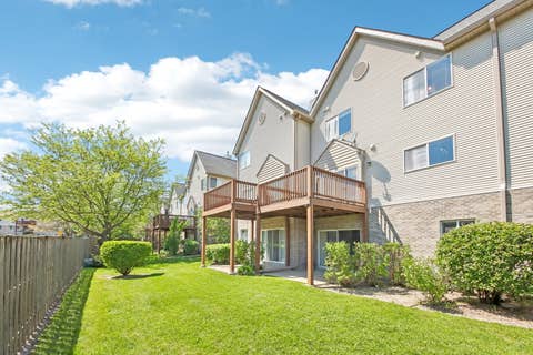 Tiny photo for 673 E FOUNTAINVIEW Drive #673, Mundelein, IL 60060 (MLS # 12687302)