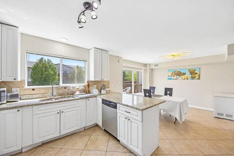 Tiny photo for 673 E FOUNTAINVIEW Drive #673, Mundelein, IL 60060 (MLS # 12687302)