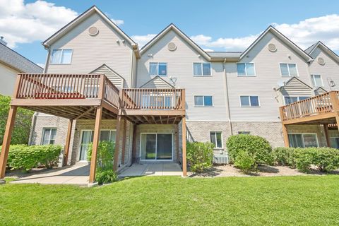 Tiny photo for 673 E FOUNTAINVIEW Drive #673, Mundelein, IL 60060 (MLS # 12687302)