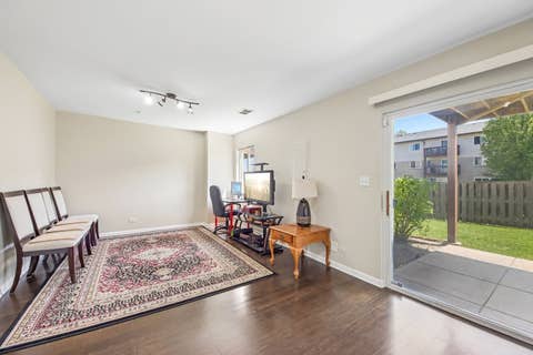 Tiny photo for 673 E FOUNTAINVIEW Drive #673, Mundelein, IL 60060 (MLS # 12687302)