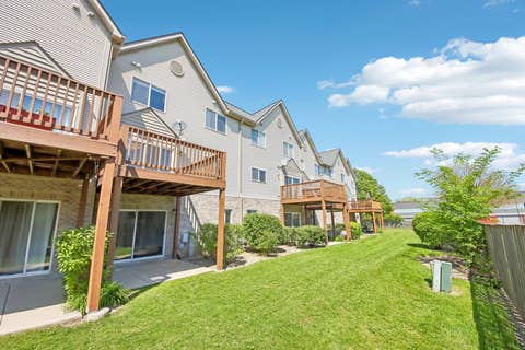 Tiny photo for 673 E FOUNTAINVIEW Drive #673, Mundelein, IL 60060 (MLS # 12687302)