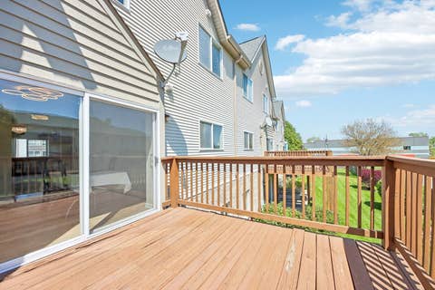 Tiny photo for 673 E FOUNTAINVIEW Drive #673, Mundelein, IL 60060 (MLS # 12687302)