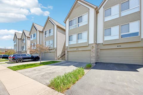 Tiny photo for 673 E FOUNTAINVIEW Drive #673, Mundelein, IL 60060 (MLS # 12687302)