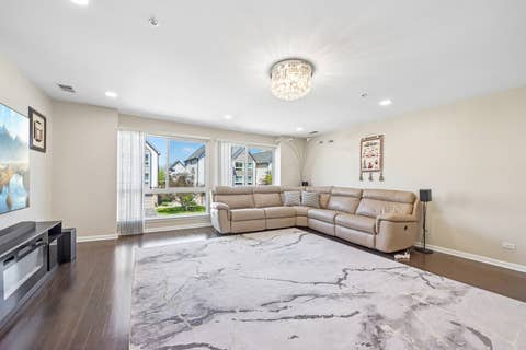 Tiny photo for 673 E FOUNTAINVIEW Drive #673, Mundelein, IL 60060 (MLS # 12687302)