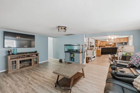 Tiny photo for 1000 W Superior Street, Ottawa, IL 61350 (MLS # 12534610)