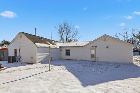 Tiny photo for 1000 W Superior Street, Ottawa, IL 61350 (MLS # 12534610)