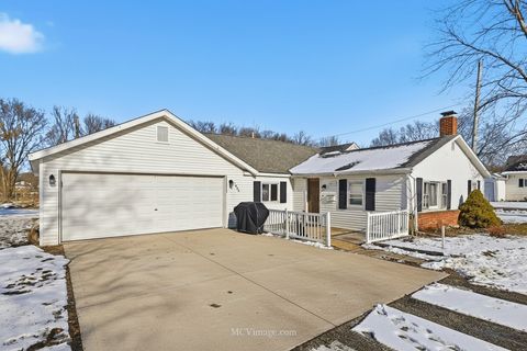 Photo of 1000 W Superior Street, Ottawa, IL 61350 (MLS # 12534610)